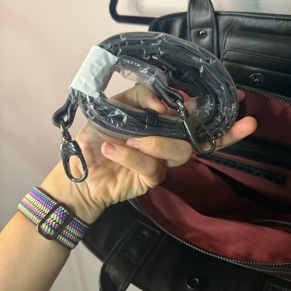 NWOT Sondra Roberts Squared Black Vegan Leather Pearl Quilted Purse Crossbody - Picture 7 of 14